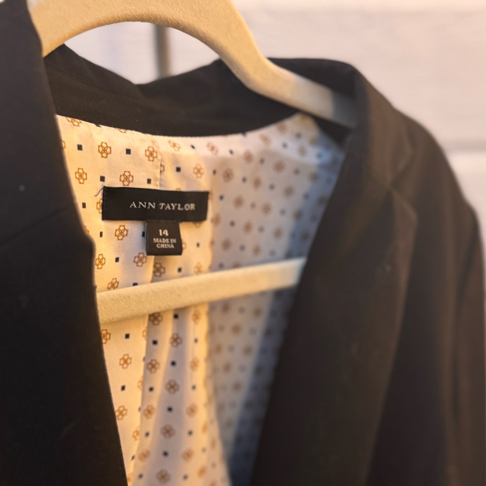 Ann Taylor Women's Black Blazer - Picture 3 of 4